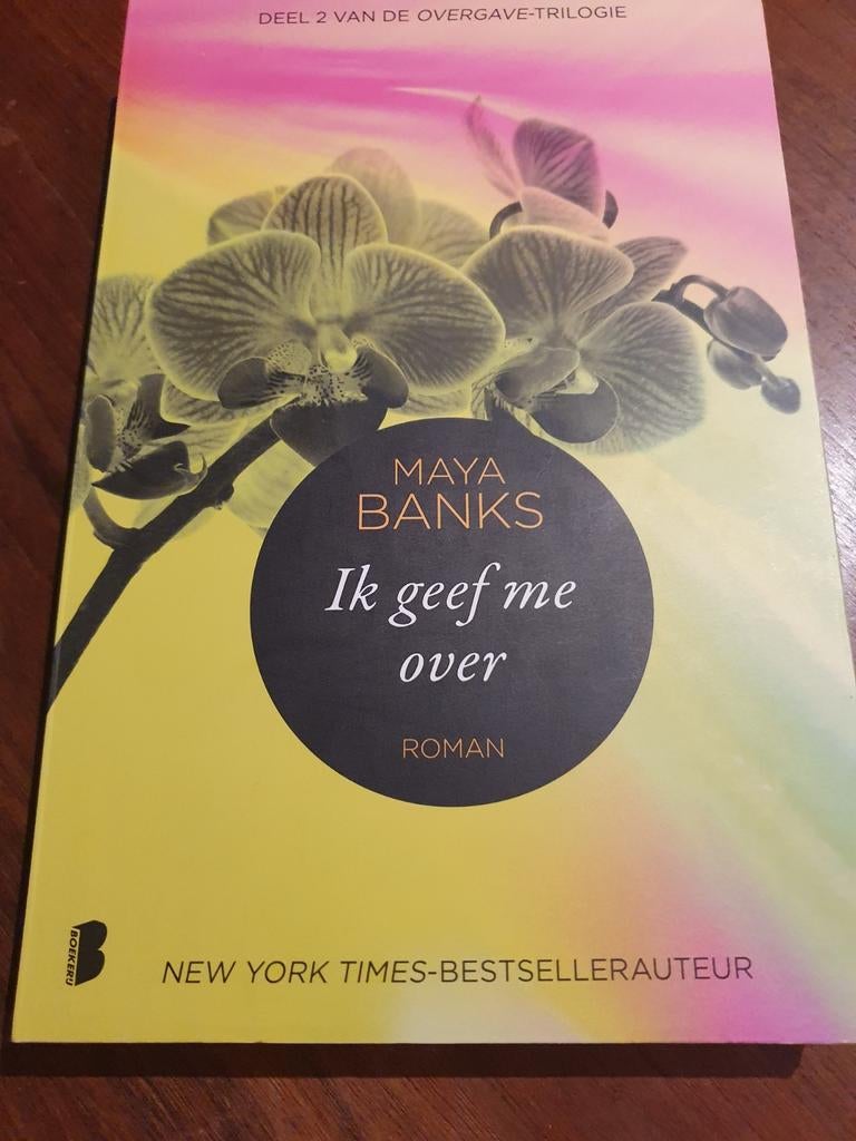 Ik geef me over - Maya Banks, Ophalen of Verzenden, Zo goed als nieuw, Maya Banks, Nederland