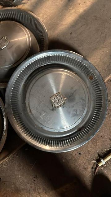 Cadillac oldtimer wieldoppen complete set beschikbaar voor biedingen