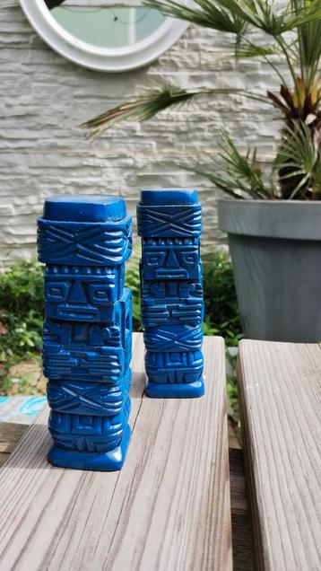 Twee identieke houten Maya-snijwerkjes