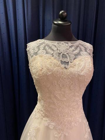 Oh wow! Super mooie trouwjurk op de budget outlet afdeling beschikbaar voor biedingen