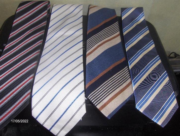 Vier Stropdassen-Cerruti-Hugo-Nouveau-Arrow-In Nieuwstaat., Kleding | Heren, Stropdassen, Zo goed als nieuw, Met patroon, Overige kleuren