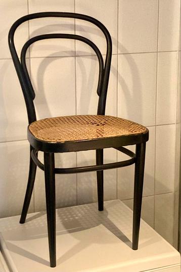 Thonet stoel, zwart, rieten zitting. beschikbaar voor biedingen