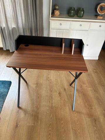 Mooi bureau - Hout & Metaal - Z.G.A.N. beschikbaar voor biedingen