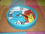 Mooie wandklok met smurf erop met een cadeau in de handen, Ophalen of Verzenden, Zo goed als nieuw, Analoog, Wandklok