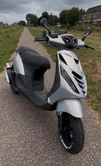 Piaggio zip 2t 70cc, Fietsen en Brommers, Scooters | Piaggio, Ophalen, Tweetakt, Zo goed als nieuw, 70 cc