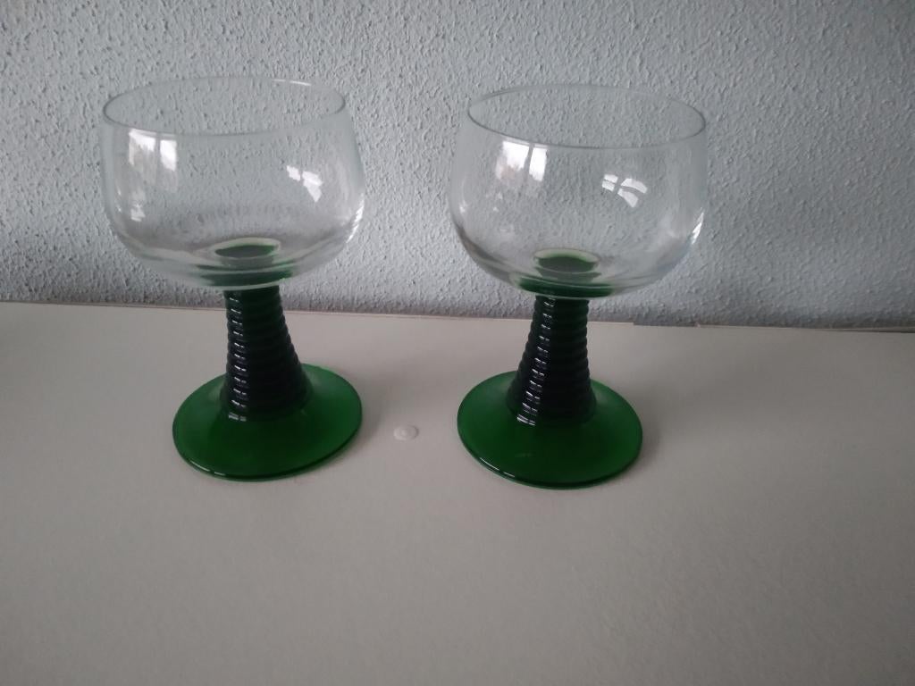 Vintage wijnglas met groene voet, Ophalen of Verzenden
