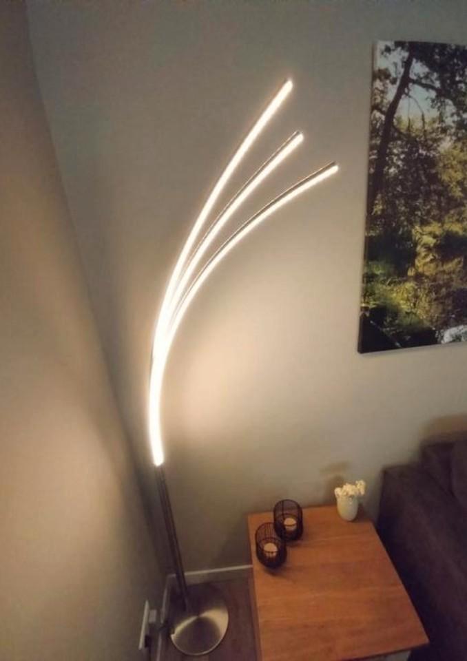 Moderne vloerlamp.., Huis en Inrichting, Lampen | Vloerlampen, Zo goed als nieuw, 150 tot 200 cm, Ophalen