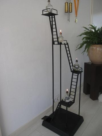 kunstwerk olielamp beschikbaar voor biedingen