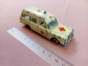 Matchbox K-6 1/43 miniatuur Mercedes Benz Binz ambulance beschikbaar voor biedingen