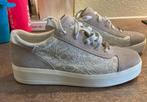 Nieuwe sneakers van liu jo in maat 39, Kleding | Dames, Schoenen, Ophalen of Verzenden, Nieuw, Sneakers of Gympen