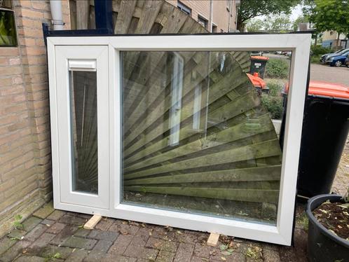 Kunststof kozijn met openslaand raam, Doe-het-zelf en Verbouw, Kozijnen en Schuifpuien, Zo goed als nieuw, Raamkozijn, Kunststof