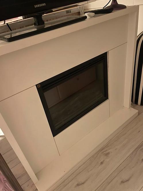Electrische haard met schouw ombouw, Huis en Inrichting, Haarden, Zo goed als nieuw, Elektrische haard, Ophalen