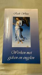 R. White - Werken met gidsen en engelen, Ophalen of Verzenden, Zo goed als nieuw, R. White