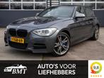 BMW 1 Serie M135i F20 M Sport xDrive High Executive / Leer, Auto's, BMW, Origineel Nederlands, Te koop, Huisgarantie, Zilver of Grijs