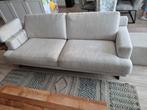 Grijs creme bank van Montel + hocker, Huis en Inrichting, Ophalen, Tweepersoons, 75 tot 100 cm, Zo goed als nieuw