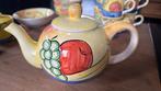 Vintage theepot met fruit motief, Ophalen, Gebruikt, Keramiek, Overige typen