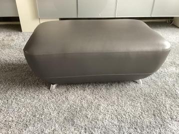 Lederen pouf Leolux, model Daja beschikbaar voor biedingen