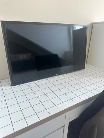Samsung 32 inch Smart TV + draaibare wandbeugel beschikbaar voor biedingen