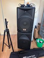 Set Devine Artis 15 inch passive speakers  + HK Audio stands, Ophalen, Zo goed als nieuw, Minder dan 500 watt