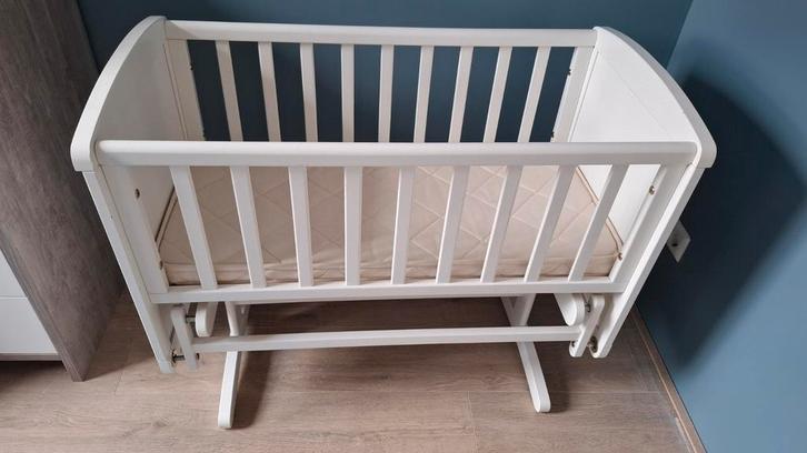 Houten Glijdende Wieg met Matrassen, Kinderen en Baby's, Babywiegjes en Ledikanten, Gebruikt, Wieg, Ophalen