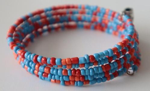 Spiraalarmband in blauw, rood en oranje, Sieraden, Tassen en Uiterlijk, Armbanden, Nieuw, Rood, Ophalen of Verzenden