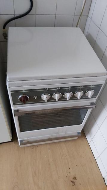 Fornuis (stove+oven-gas) beschikbaar voor biedingen