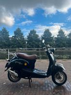 Grande retro scooter(inclusief windscherm), Fietsen en Brommers, Scooters | Vespa, Ophalen, Gebruikt, Benzine, Overige modellen