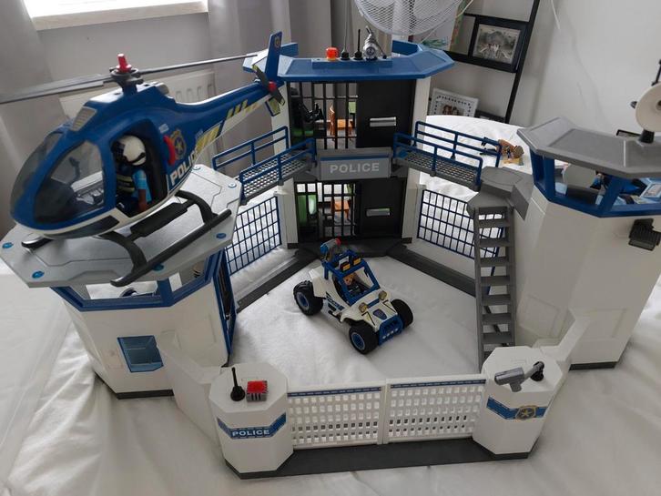 Playmobil politiebureau met veel extra's, Kinderen en Baby's, Speelgoed | Playmobil, Zo goed als nieuw, Complete set, Ophalen