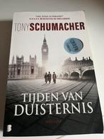 Tony Schumacher - Tijden van duisternis ( oorlog, Boeken, Ophalen of Verzenden, Nederland, Gelezen, Tony Schumacher