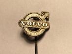 Metalen VOLVO AUTOMERK Speld (Metaalkleur)., Verzenden, Zo goed als nieuw, Transport, Speldje of Pin
