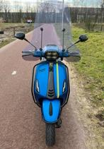 Vespa sprint 80cc custom carbon, Fietsen en Brommers, Scooters | Vespa, Ophalen, Vespa S, Zo goed als nieuw, Benzine
