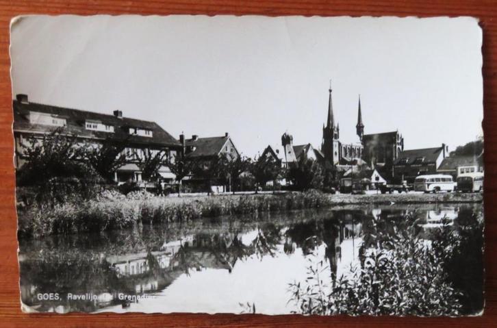 Goes Ravelijn De Grenadier met oude autobussen en Kerk, Verzamelen, Ansichtkaarten | Nederland, Noord-Brabant, Voor 1920, Ophalen of Verzenden