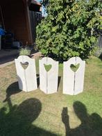 3x Brocante inklapbare houten raamluiken met hart uitsnedes, Ophalen, Zo goed als nieuw