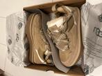 Ugg lowmel sand maat 38 39 40 41, Kleding | Dames, Schoenen, Ophalen of Verzenden, Zo goed als nieuw