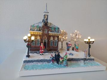 Kerst tafereel met stadhuis en schaatsen op de gracht beschikbaar voor biedingen