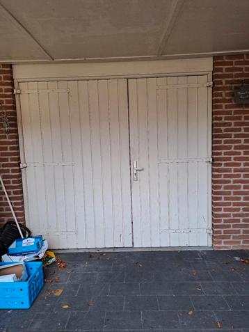 Massieve Houten Garagedeur beschikbaar voor biedingen