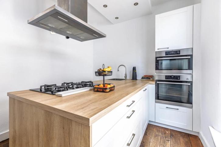 Keuken incl. apparatuur, Huis en Inrichting, Keuken | Complete keukens, Zo goed als nieuw, Overige typen, Wit, Hout, Met kookeiland