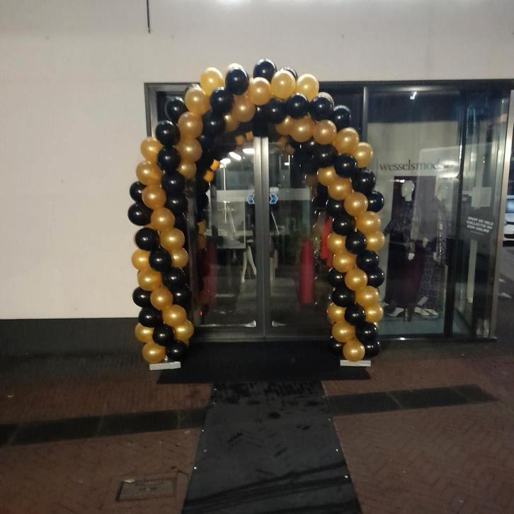 Trouwboog huwelijksboog rozen holten boog Verhuur huur huren, Hobby en Vrije tijd, Feestartikelen | Verhuur, Zo goed als nieuw