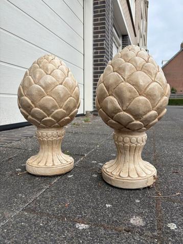 Set zware tuinornamenten - dennenappel stijl (10 kg p/stuk) beschikbaar voor biedingen