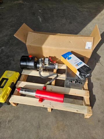 Electrische oliepomp  met olietank 48 V beschikbaar voor biedingen