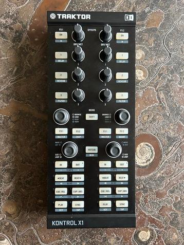 Traktor Kontrol X1 + Case & Doos beschikbaar voor biedingen