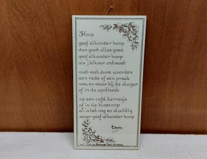 Tegel met gedicht Toon Hermans,  2 verschillende, Huis en Inrichting, Woonaccessoires | Tekstborden en Spreuken, Ophalen of Verzenden