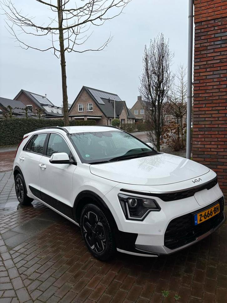 Private Lease - Kia Niro DynamicLine 64,8 kWh 2024 wit, Auto's, Kia, Particulier, Niro, Elektrisch, SUV of Terreinwagen, Automaat