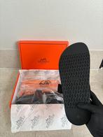 Hermes Slippers - Maat 41-42-43-44-45-46 - Zwart suede, Slippers, Zwart, Nieuw, Ophalen of Verzenden