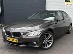 BMW 3-serie 320i High Executive AUTOMAAT/LEDER/NAVI/CRUISE/K, Auto's, BMW, Automaat, Euro 5, Achterwielaandrijving, 4 cilinders