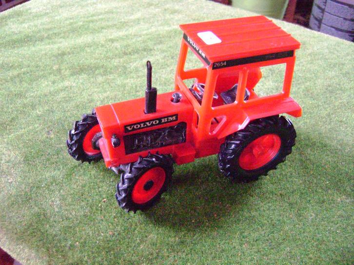 Volvo BM 2654 van Britains nr. 9521, Hobby en Vrije tijd, Modelauto's | 1:32, Zo goed als nieuw, Tractor of Landbouw, Britains