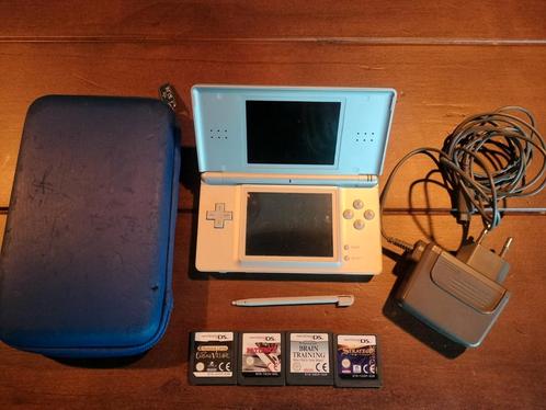 Nintendo DS Lite Zilver + 4 Games + Hoes, Spelcomputers en Games, Spelcomputers | Nintendo DS, Gebruikt, DS Lite, Zilver, Met games