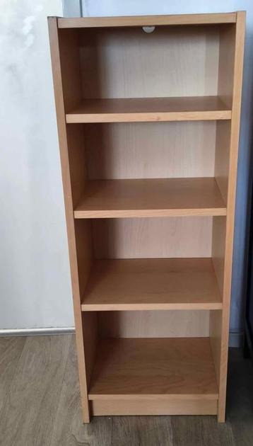Kleine boekenplank of boodschappenplank in de keuken - Kast