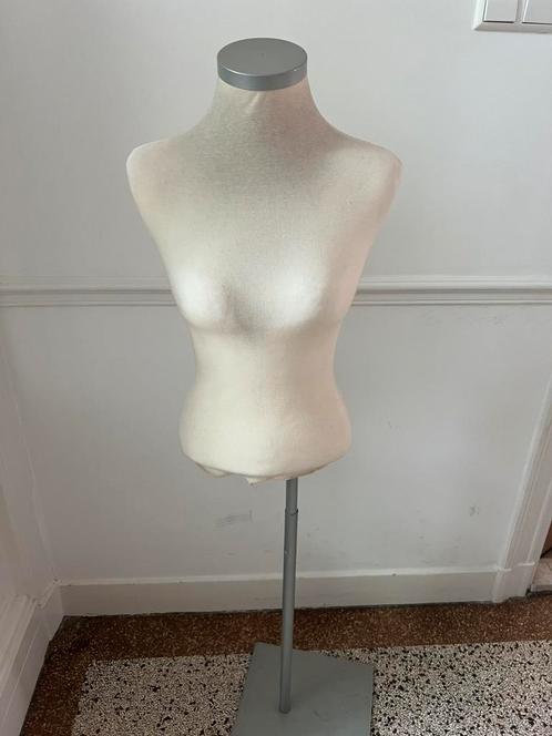 Vrouwelijke etalagepop — Female Mannequin, Hobby en Vrije tijd, Naaien en Fournituren, Zo goed als nieuw, Ophalen