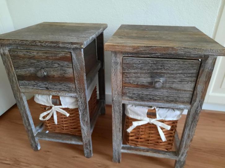 Houten nachtkastjes of bijzet, Huis en Inrichting, Slaapkamer | Nachtkastjes, Zo goed als nieuw, 55 tot 70 cm, Minder dan 45 cm